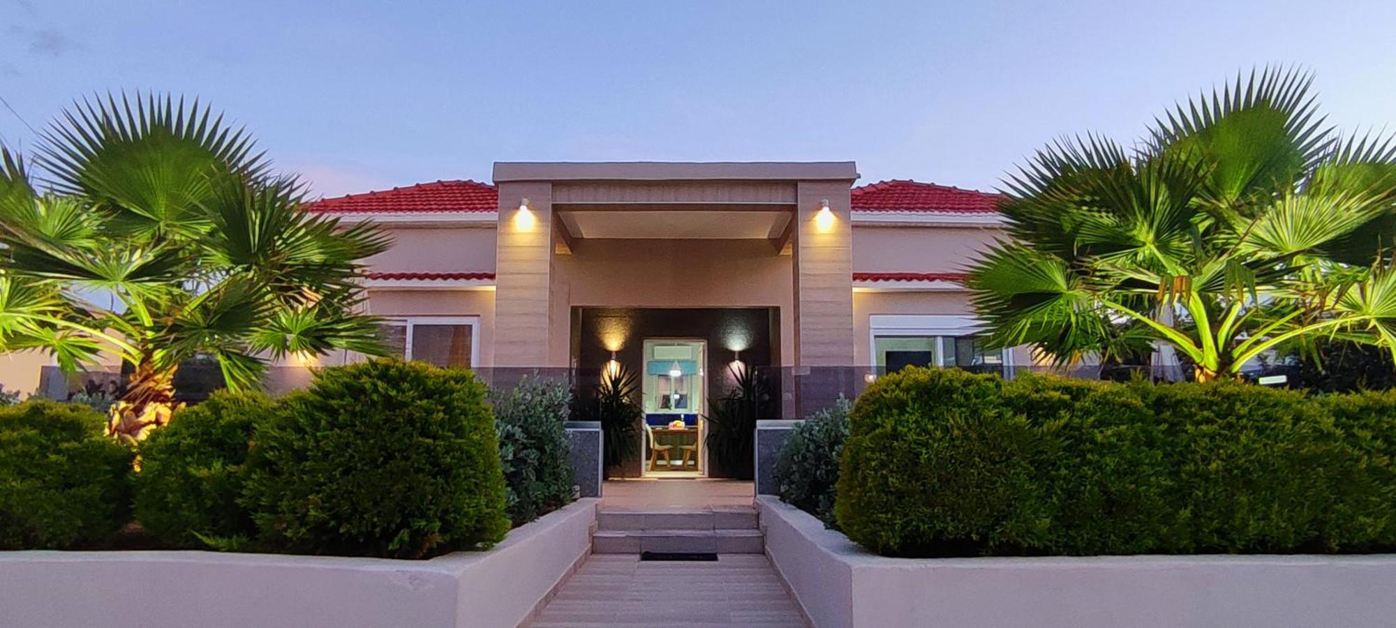 Luxury Eva-mari With Jacuzzi, 50m From The Villa *